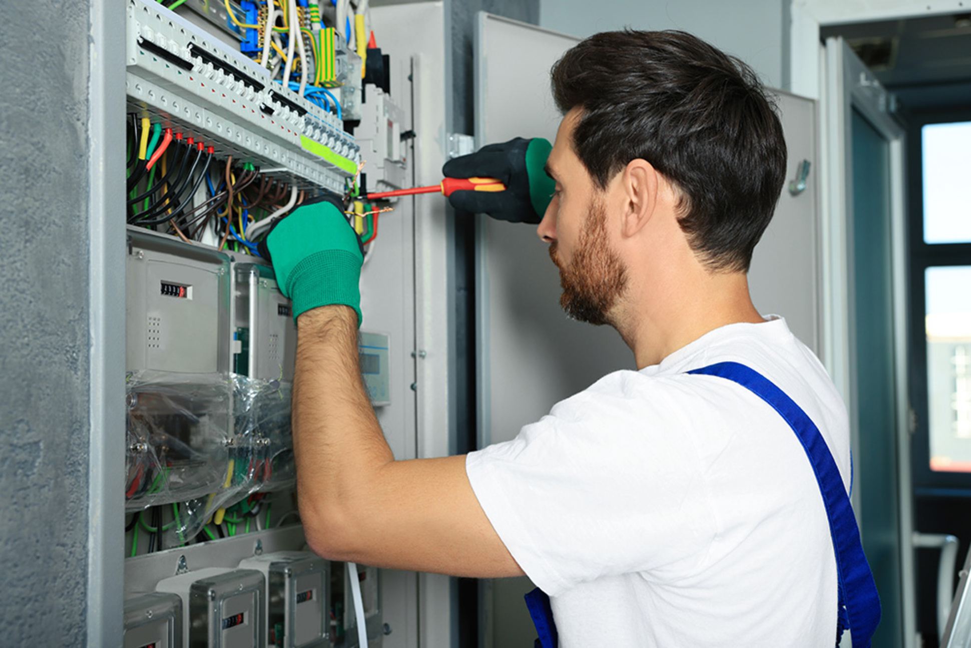 Nieder­spannungs­anlagen bei IMP Immotec GmbH in Mühltal